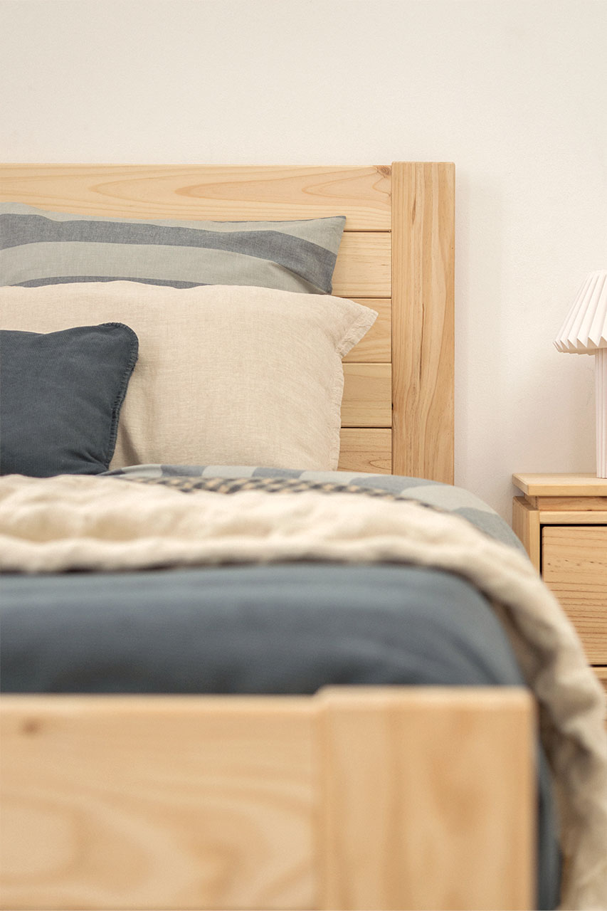 Imagen de ambiente 2 para:Cama doble con caj&oacute;n de almacenaje de madera maciza